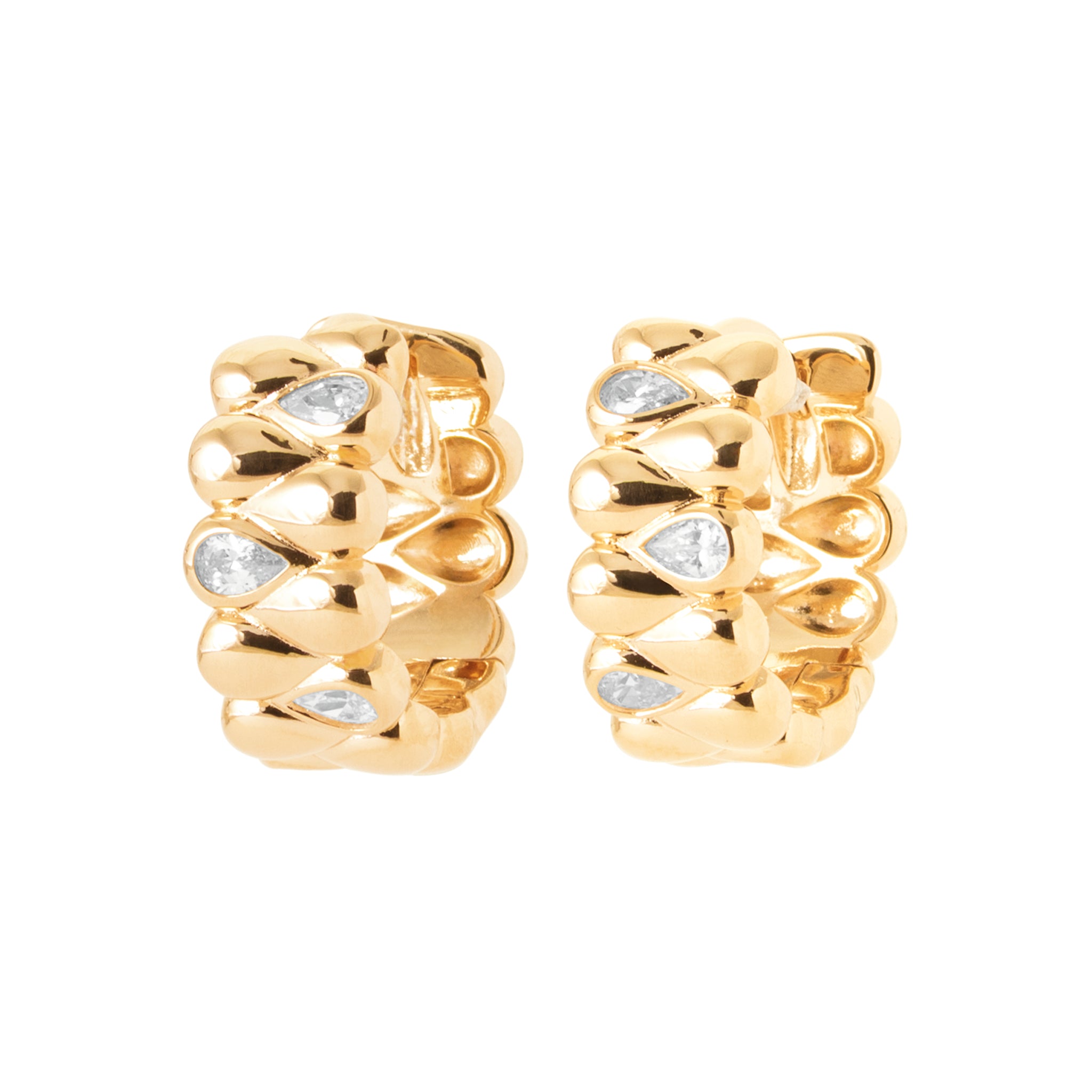 Créoles dorées Estelle au design multi-gouttes serties de zircons - Bijou photographié sur fond blanc 