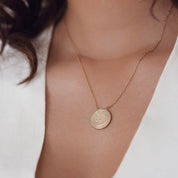 FLAVIE - Collier personnalisable doré pour gravure - Bijou porté