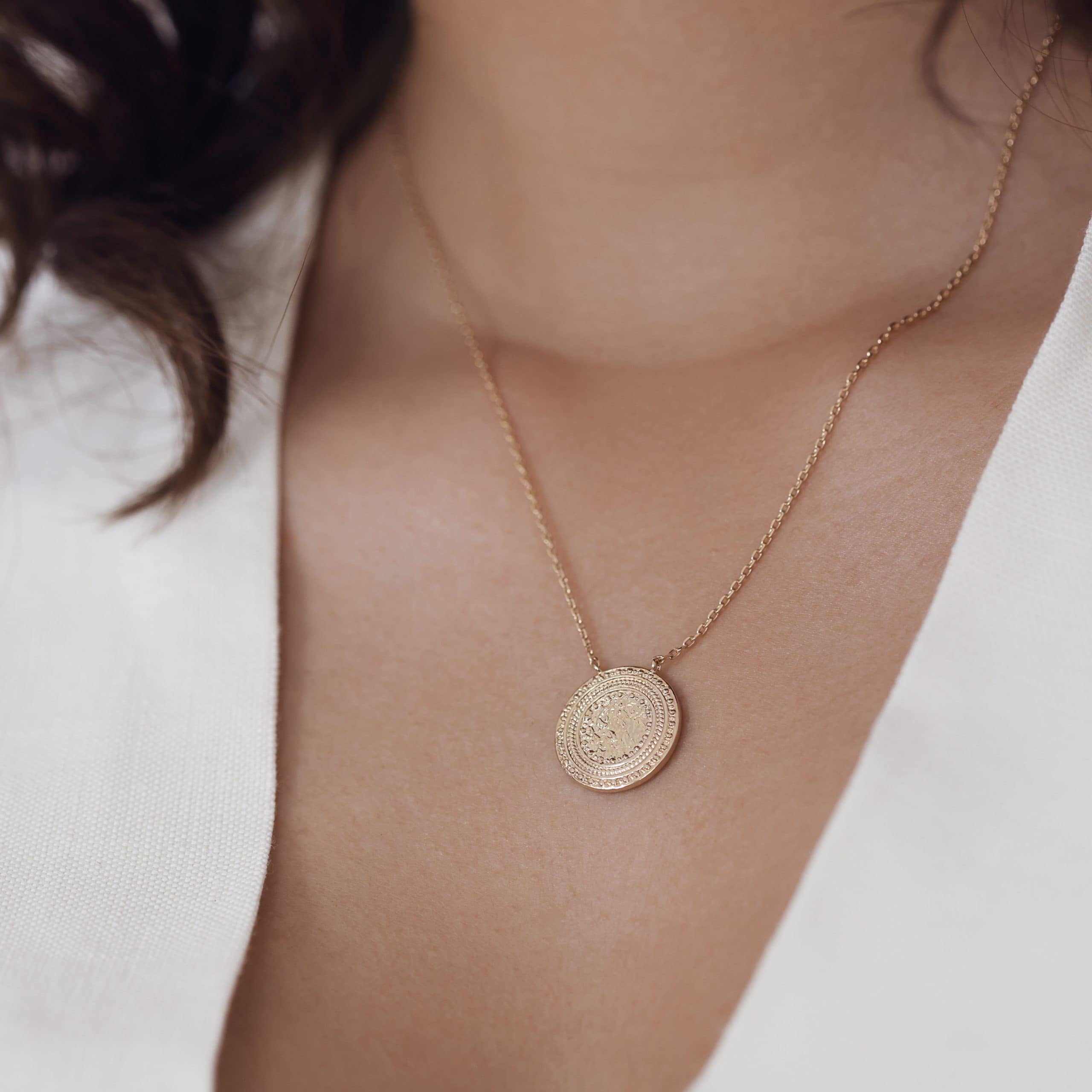 FLAVIE - Collier personnalisable doré pour gravure - Bijou porté