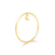 Jonc doré brossé Charlene lune orné d'un pendentif lune avec une petite étoile sertie d'un zircon - Bijou photographié sur fond blanc