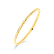 Jonc doré strié Clarisse 4mm - Bijou photographié sur fond blanc