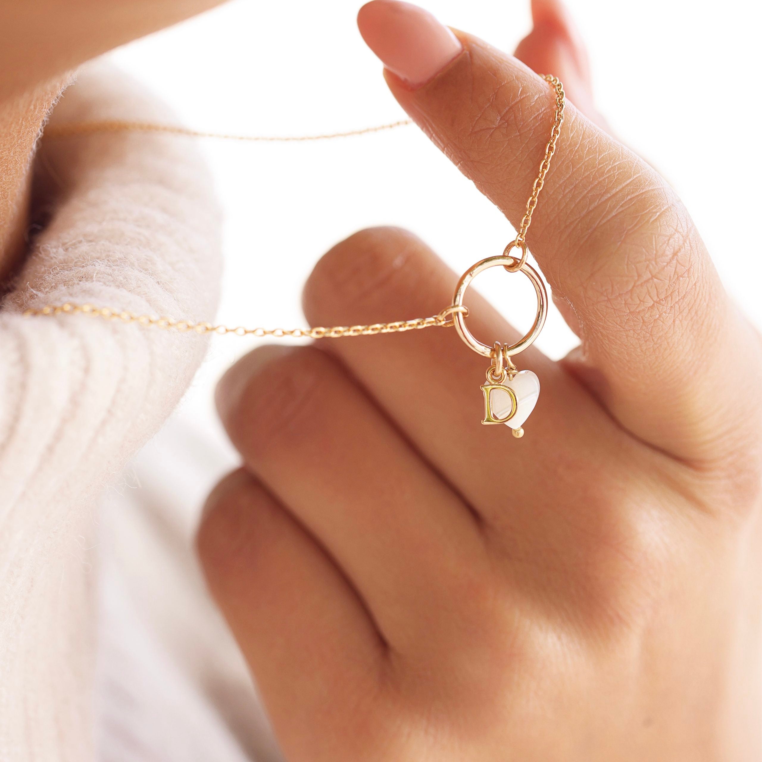 LILOU – Collier personnalisable doré avec un coeur en nacre