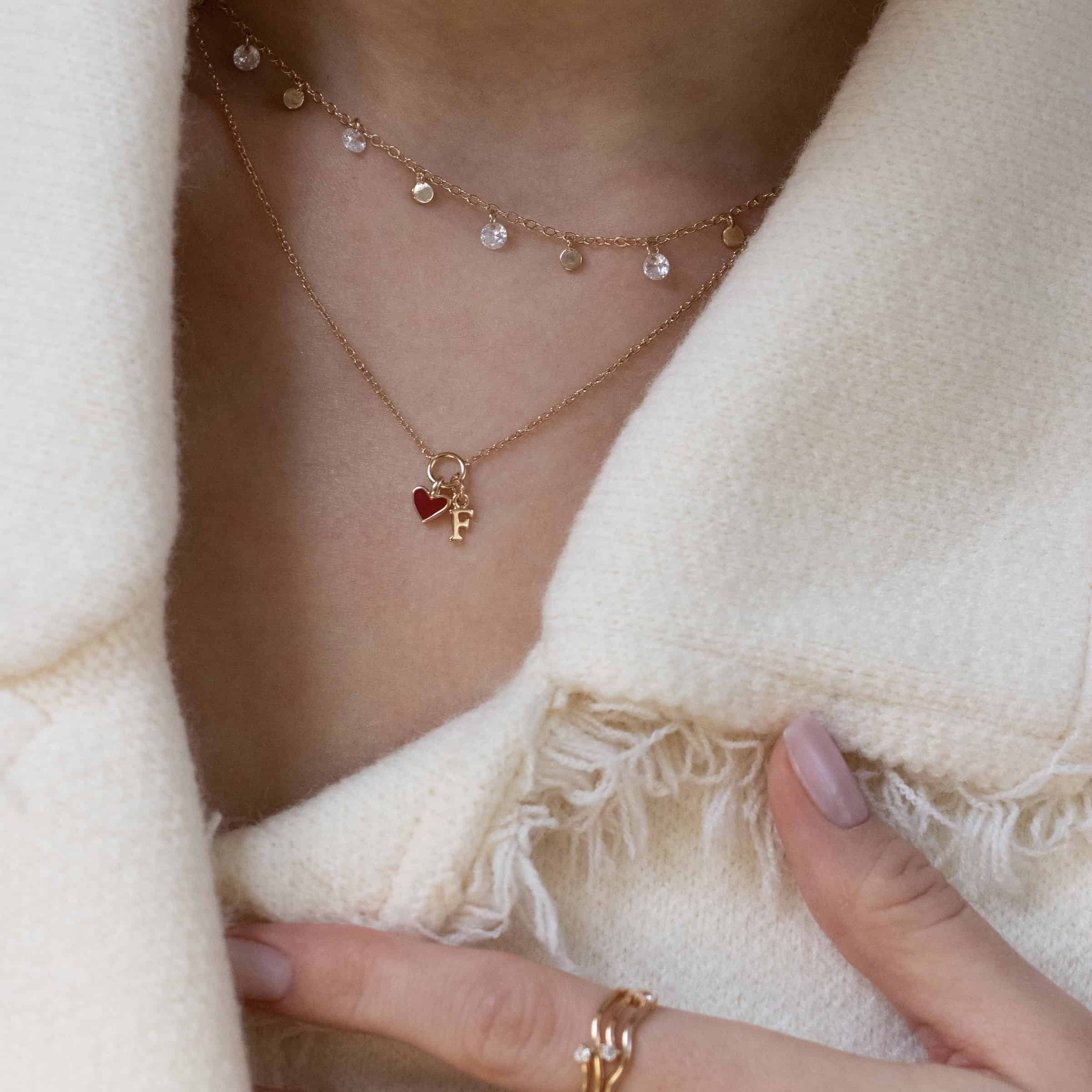 LILOU PASSION – Collier doré personnalisable avec coeur rouge - Bijou porté