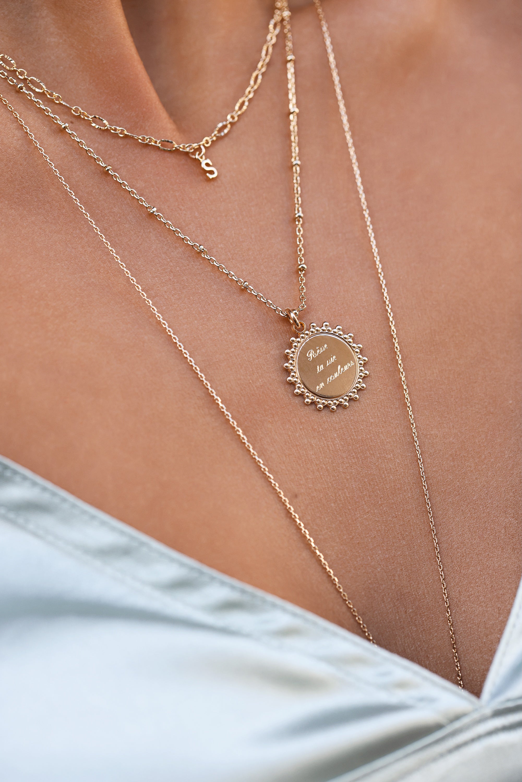 Médaille soleil dorée Ness L pour gravure - Bijou porté