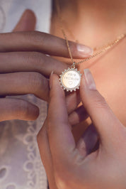 Médaille soleil dorée Ness L pour gravure - Bijou porté