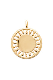 Médaille dorée Shams L au contour ajouré pour gravure - Bijou sur fond blanc