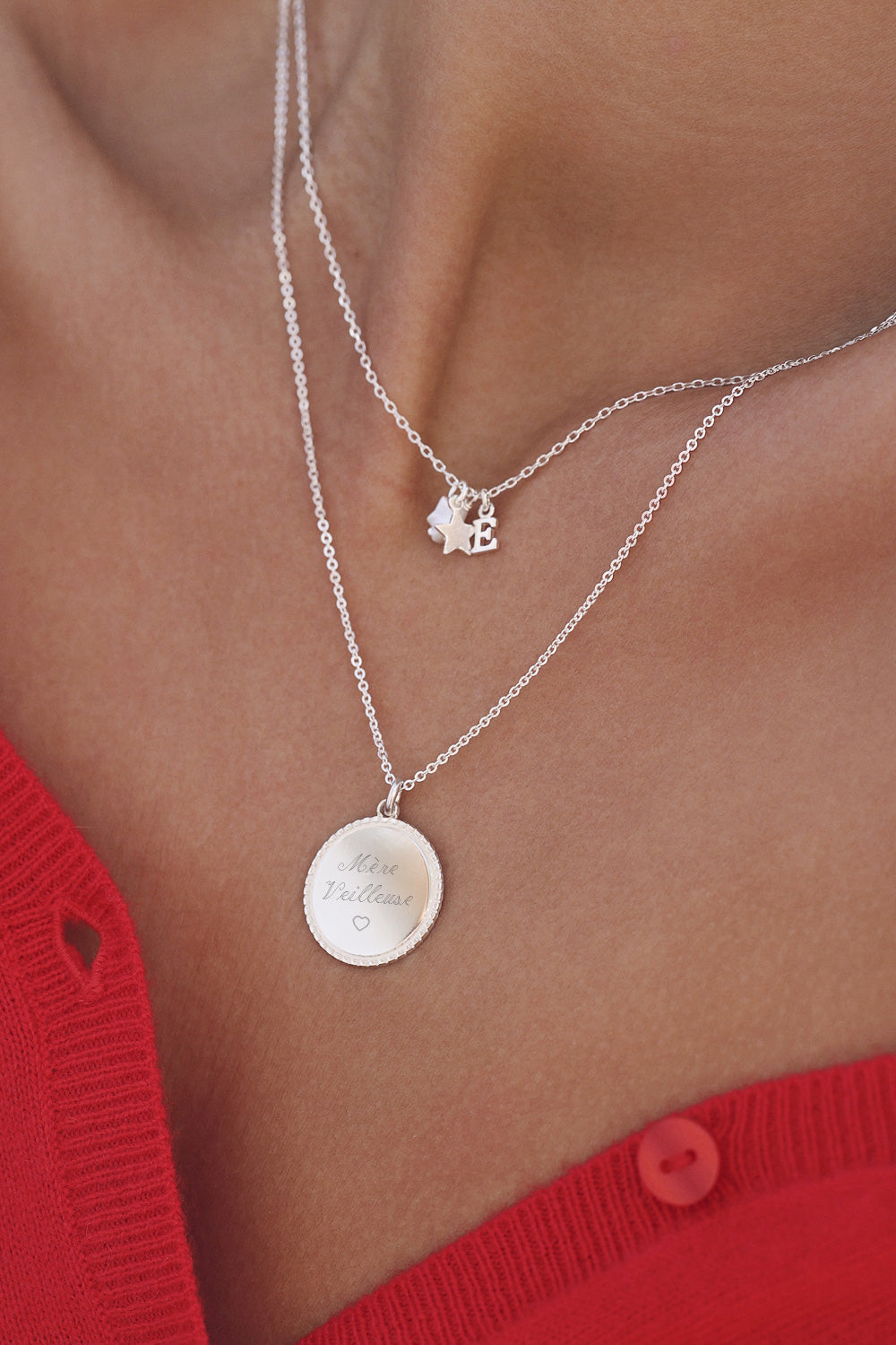 Médaille ronde avec bordure en argent pour gravure Louisa L - Bijou porté