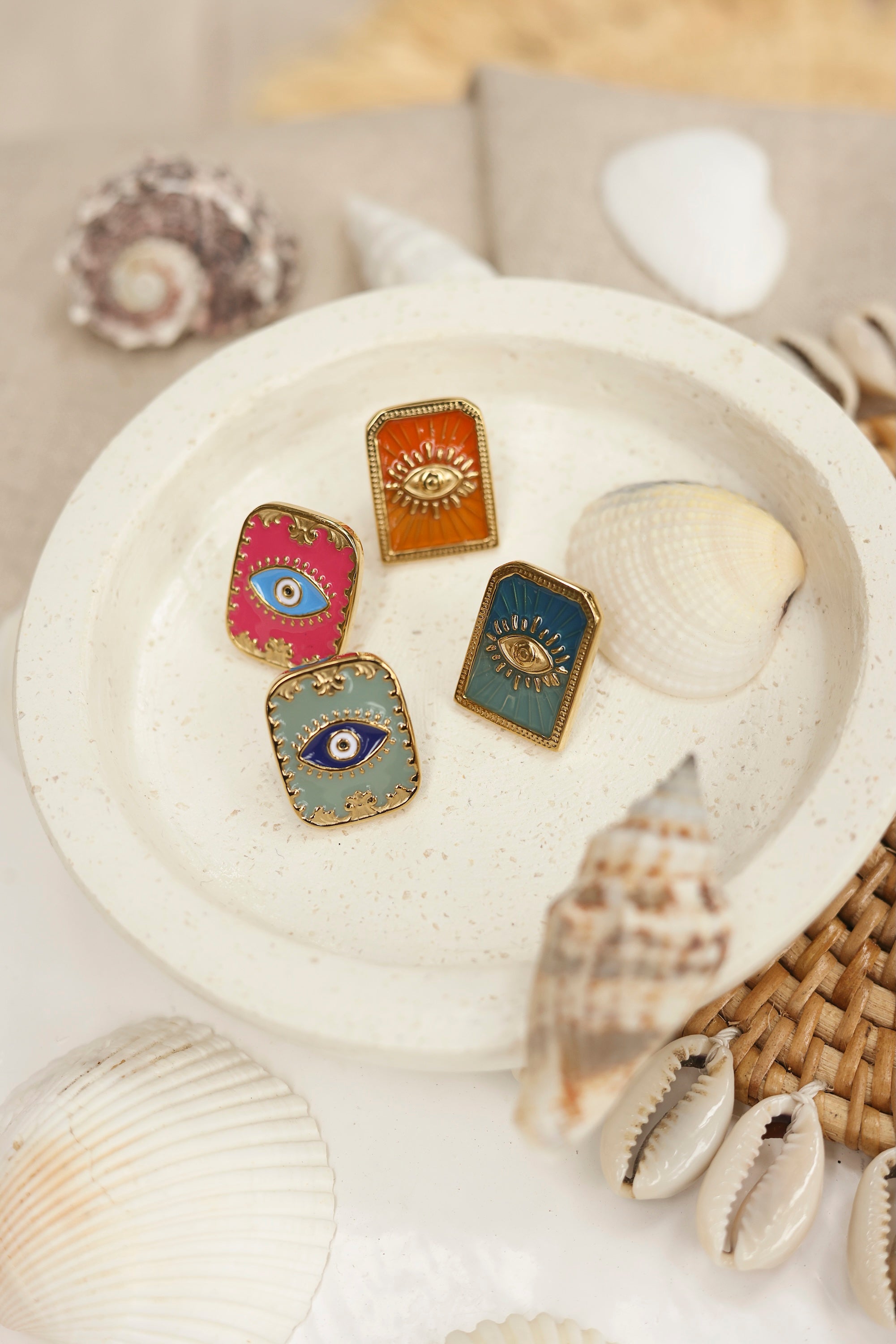 Pin's doré œil orange - Accessoire