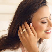 Bague dorée Talei chevalière soleil - Bijou porté