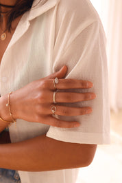 Bague dorée Youri goutte zircons - Bijou porté