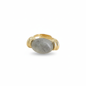 Bague ajustable dorée Dodi labradorite ornée d'une pierre naturelle - Bijou photographié sur fond blanc