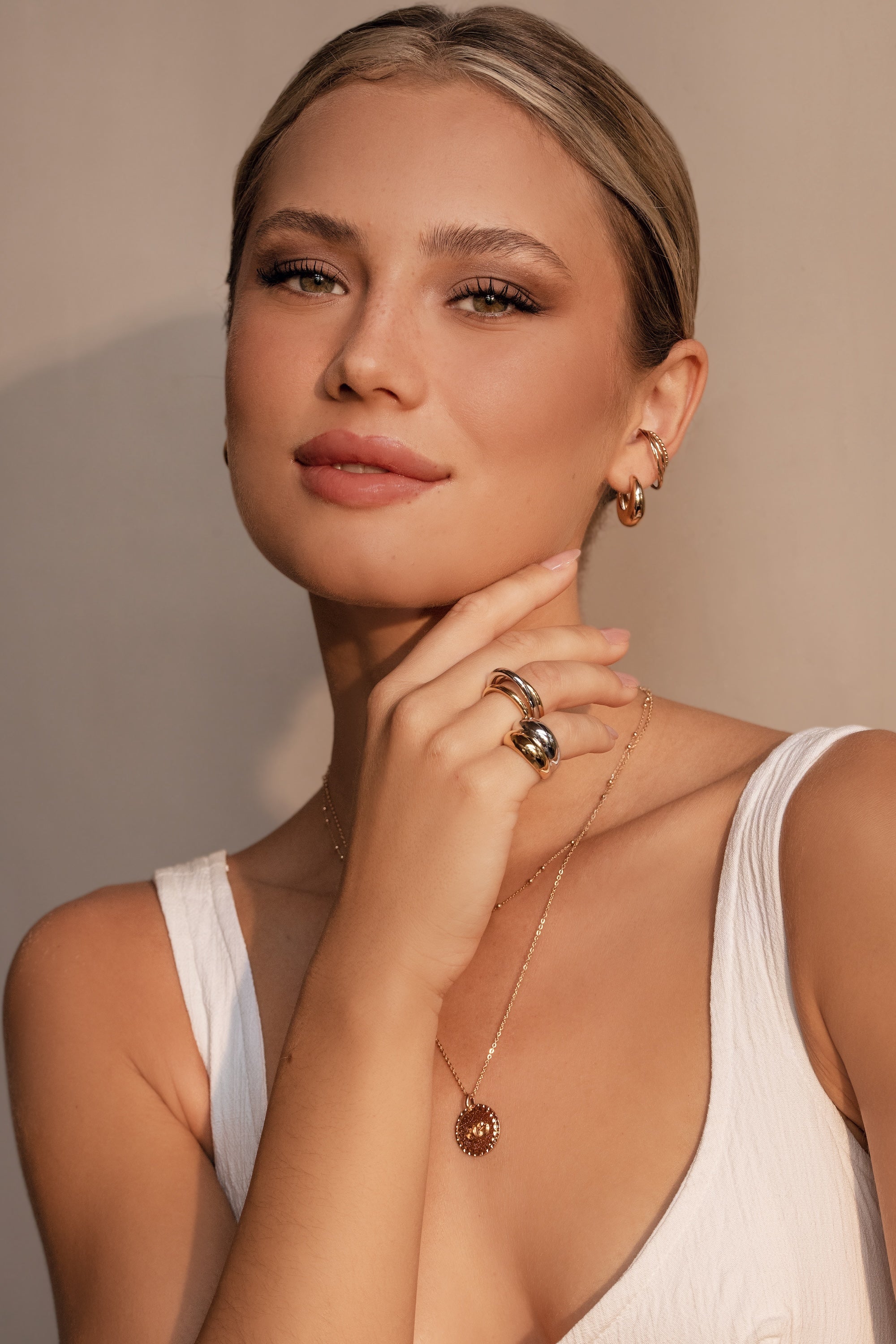 Bague d'oreille dorée Laura à l'unité effet multiple - Bijou porté