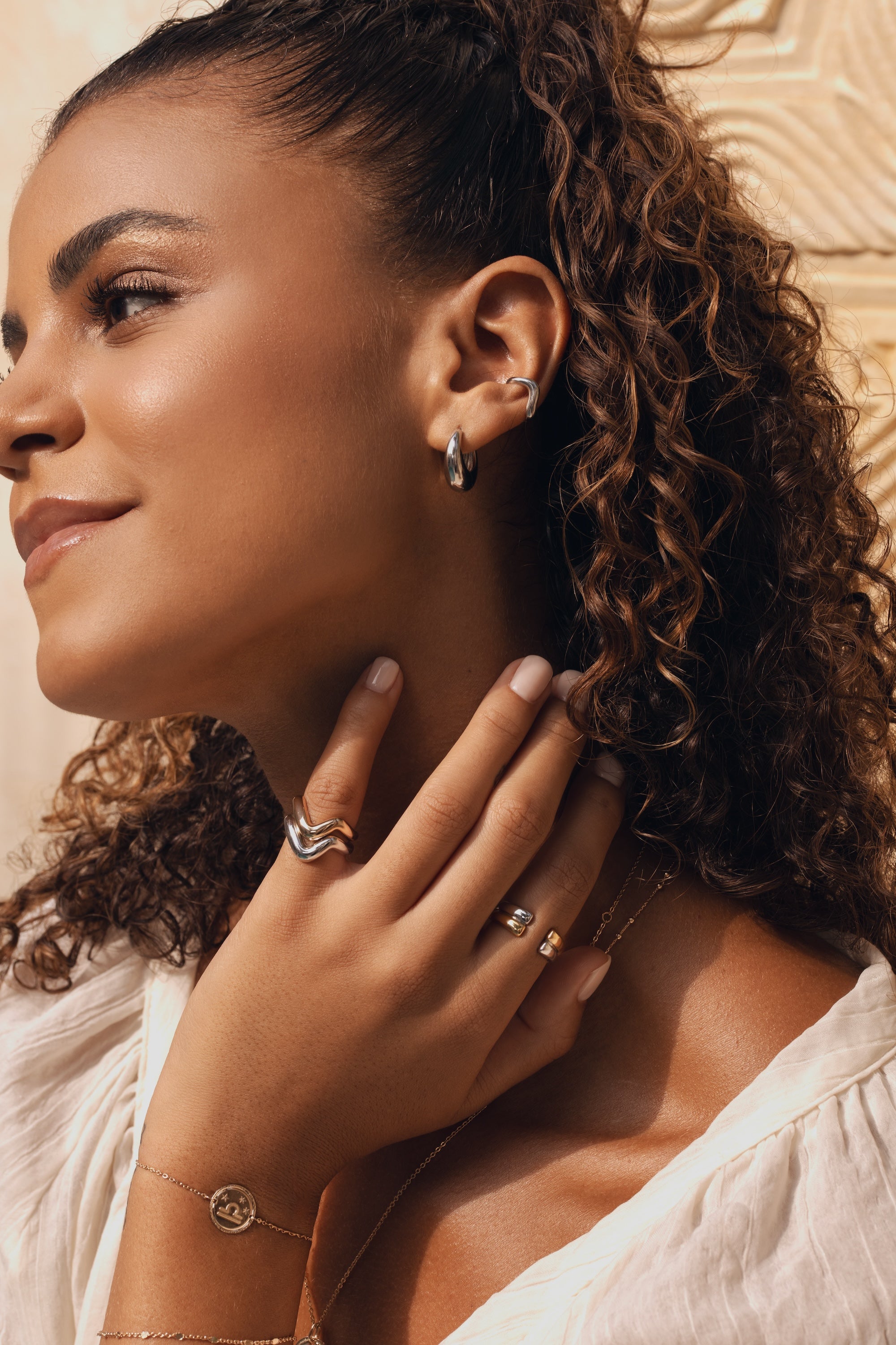 Bague d'oreille argent Dune en forme de vague - Bijou porté