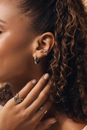Bague d'oreille argent Dune en forme de vague - Bijou porté