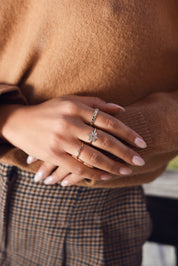 Bague dorée Délia - Bijou porté