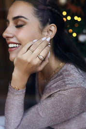 Bague dorée Délia - Bijou porté