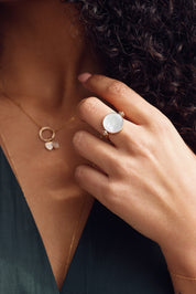 Bague réversible Joy personnalisable dorée pour gravure - Bijou porté