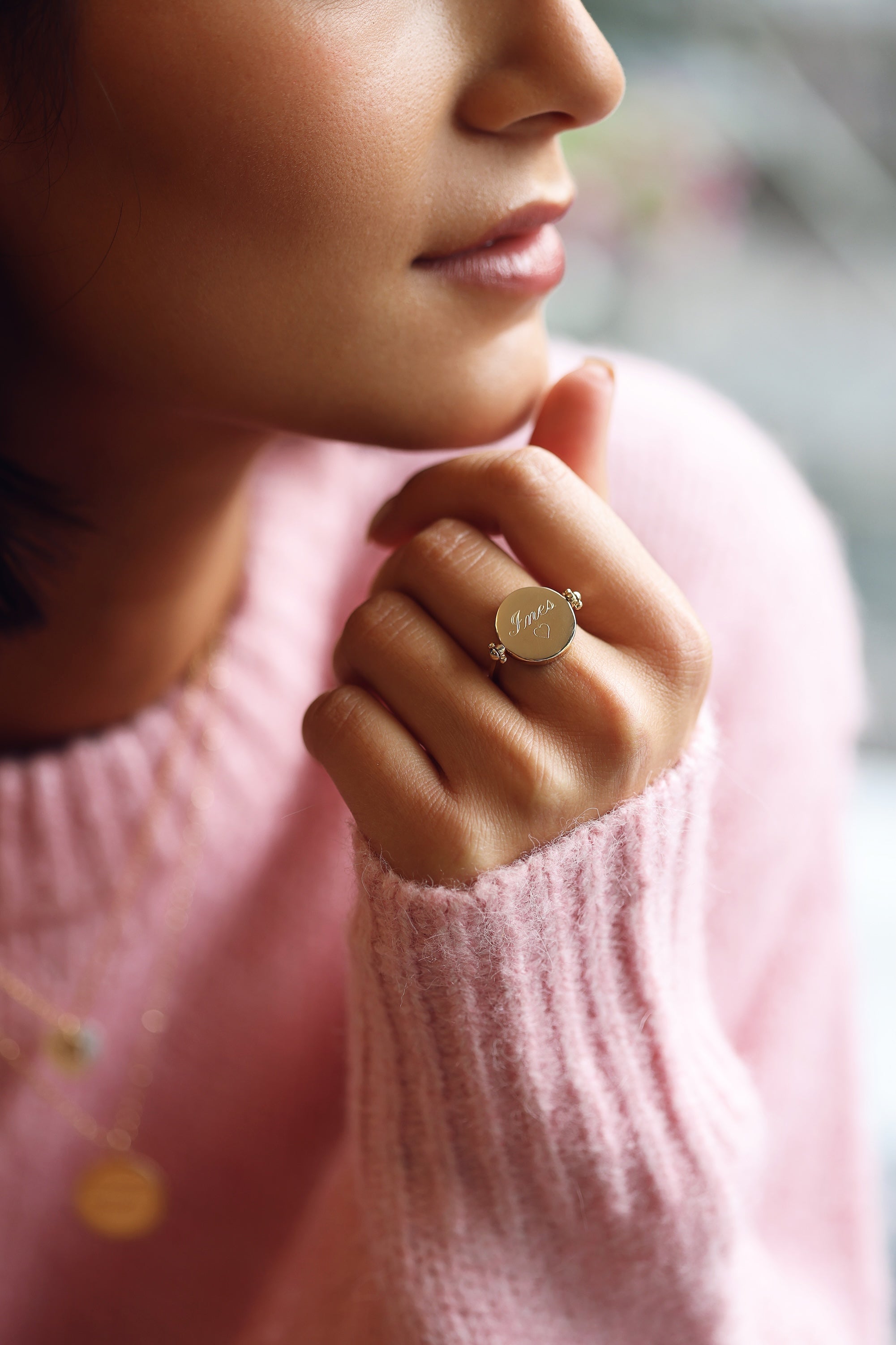 Bague réversible Joy personnalisable dorée pour gravure - Bijou porté