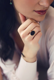 Bague réversible ovale Joya personnalisable dorée pour gravure - Bijou porté