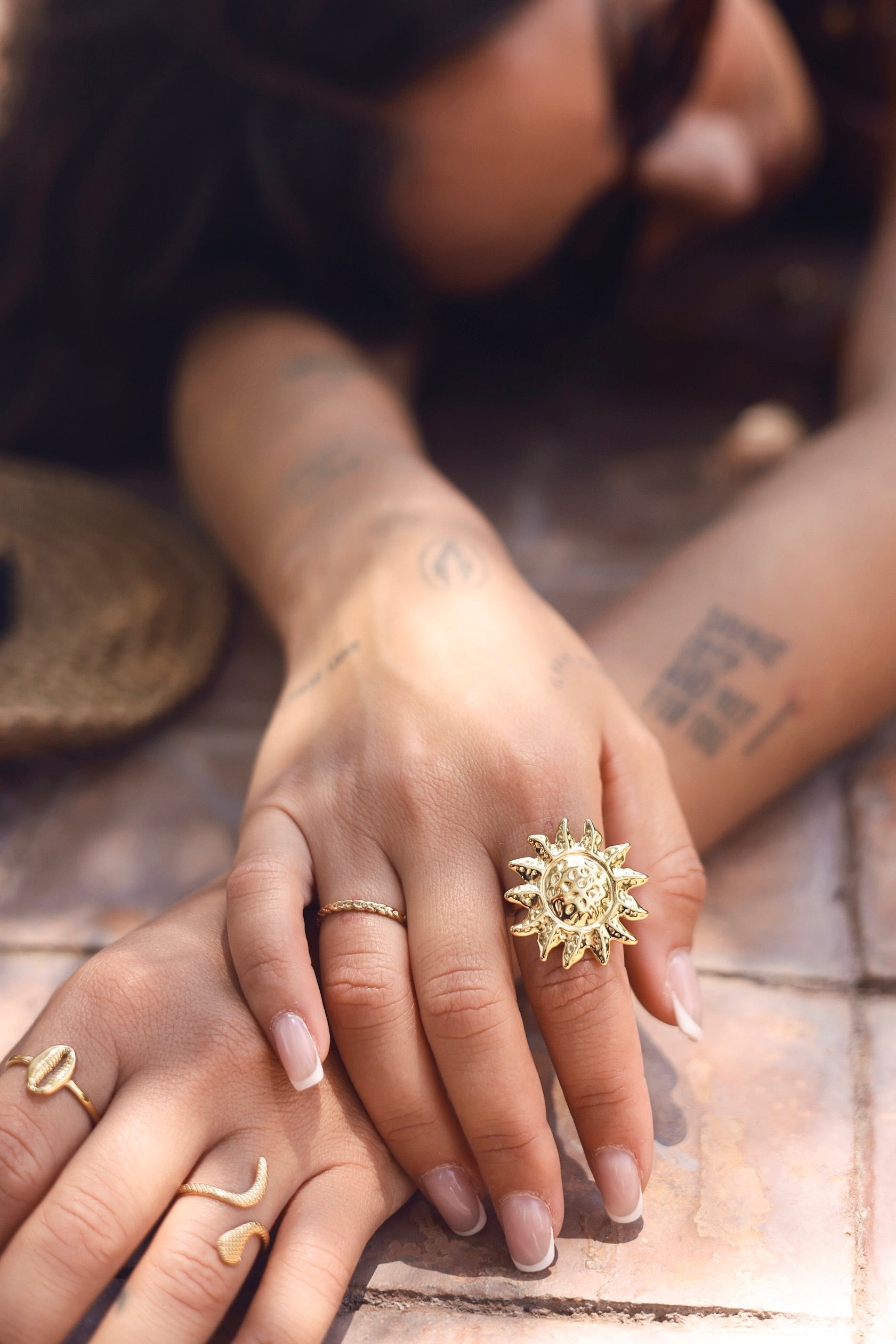 Bague dorée Kaa ajustable à motif serpent - Bijou porté