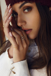 Bague dorée Karen nœud - Bijou porté