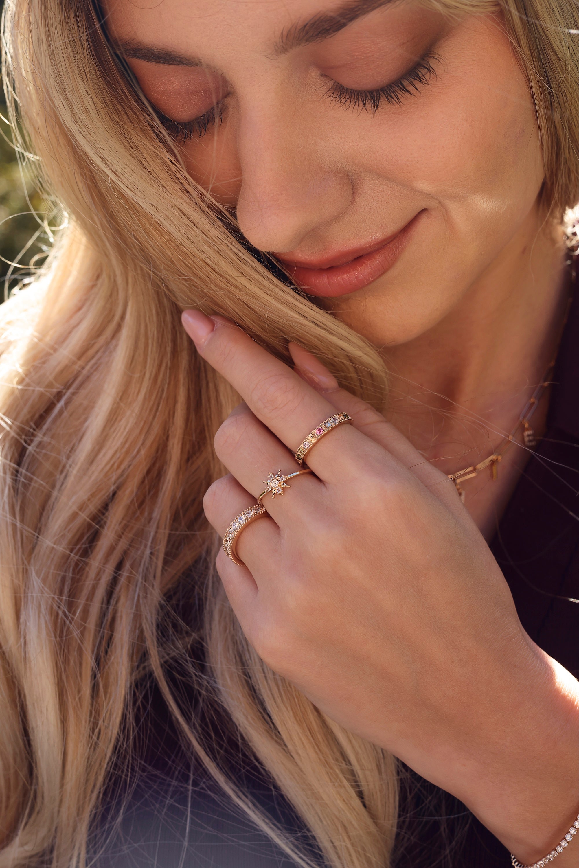 Bague dorée étoile zircons Karla - Bijou porté