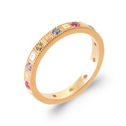 Bague dorée Keliani ornée de zircons colorés pastels - Bijou photographié sur fond blanc