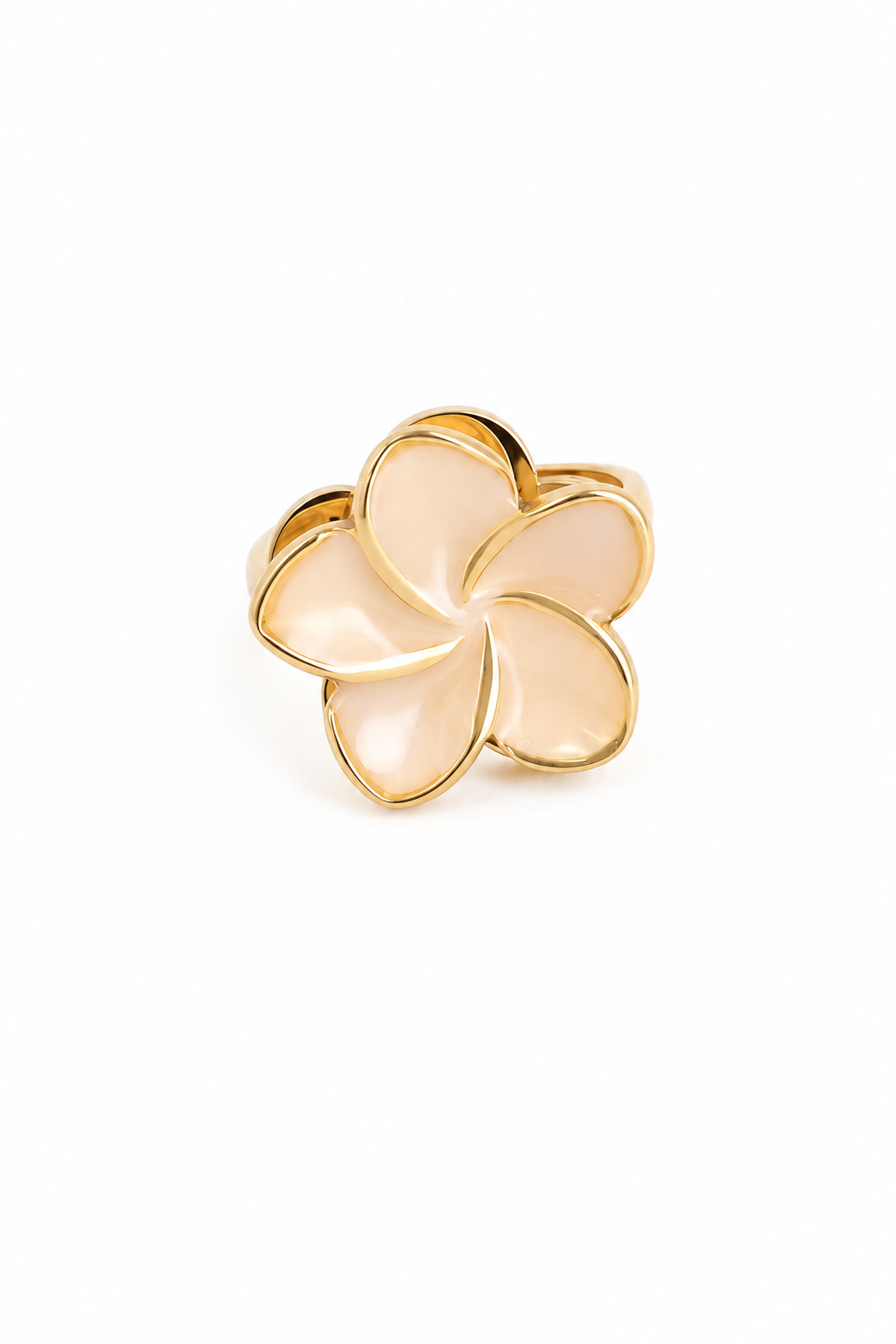Bague anti-stress dorée Moha ajustable ornée d'une fleur de frangipanier tournante - Bijou sur fond blanc