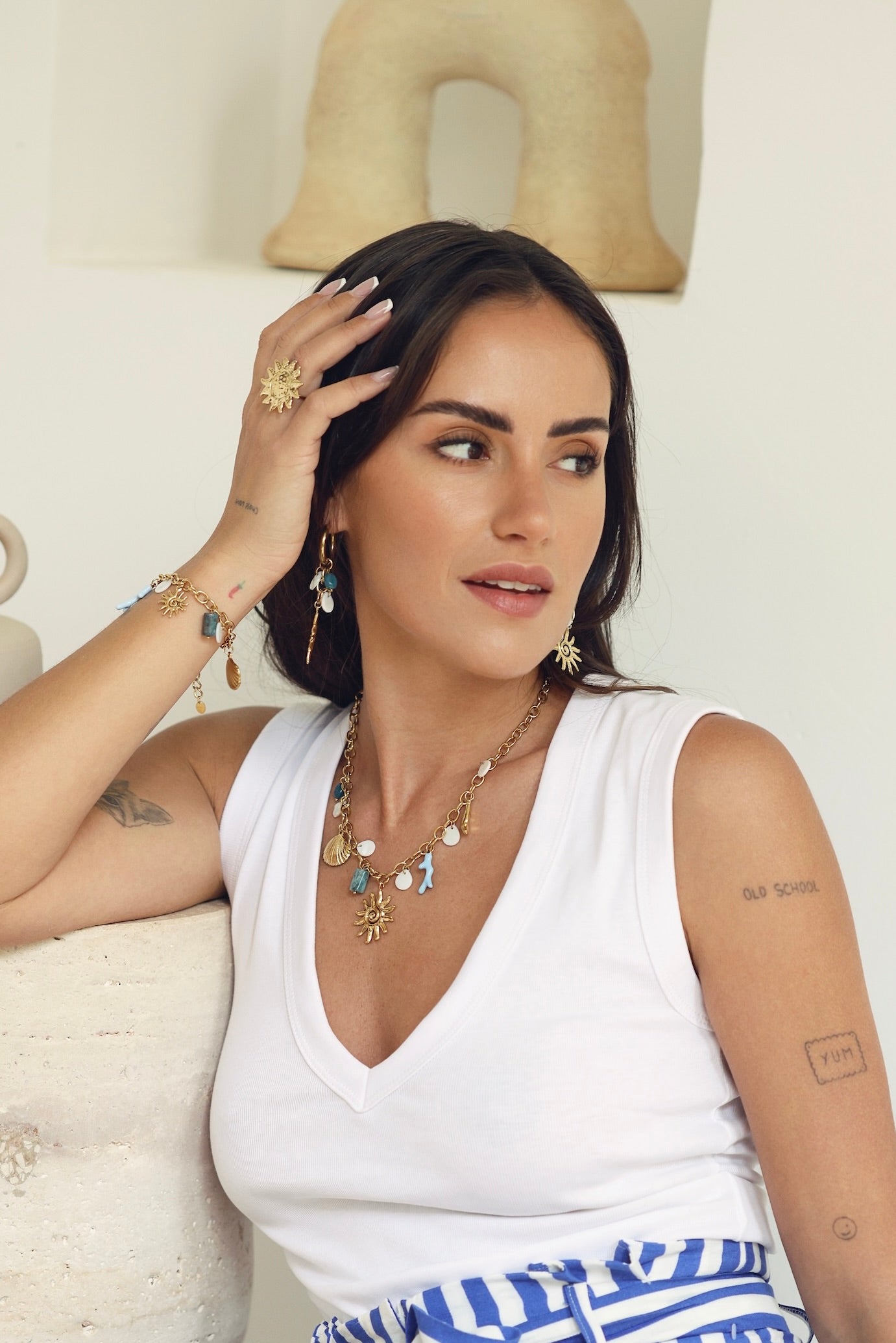 Bague dorée Zafira ajustable ornée d'un soleil - Bijou porté