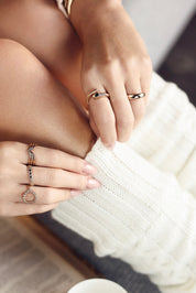 Bague dorée Arici épaisse et martelée - Bijou porté 