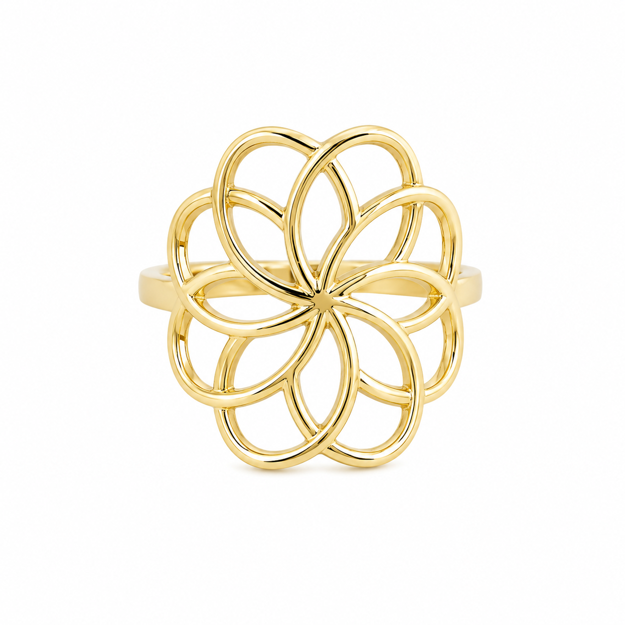 Bague dorée Delvina ajustable à motif fleur mandala - Bijou sur fond blanc