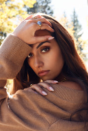 Bague ajustable dorée Dodi aventurine bleue ornée d'une pierre naturelle - Bijou porté