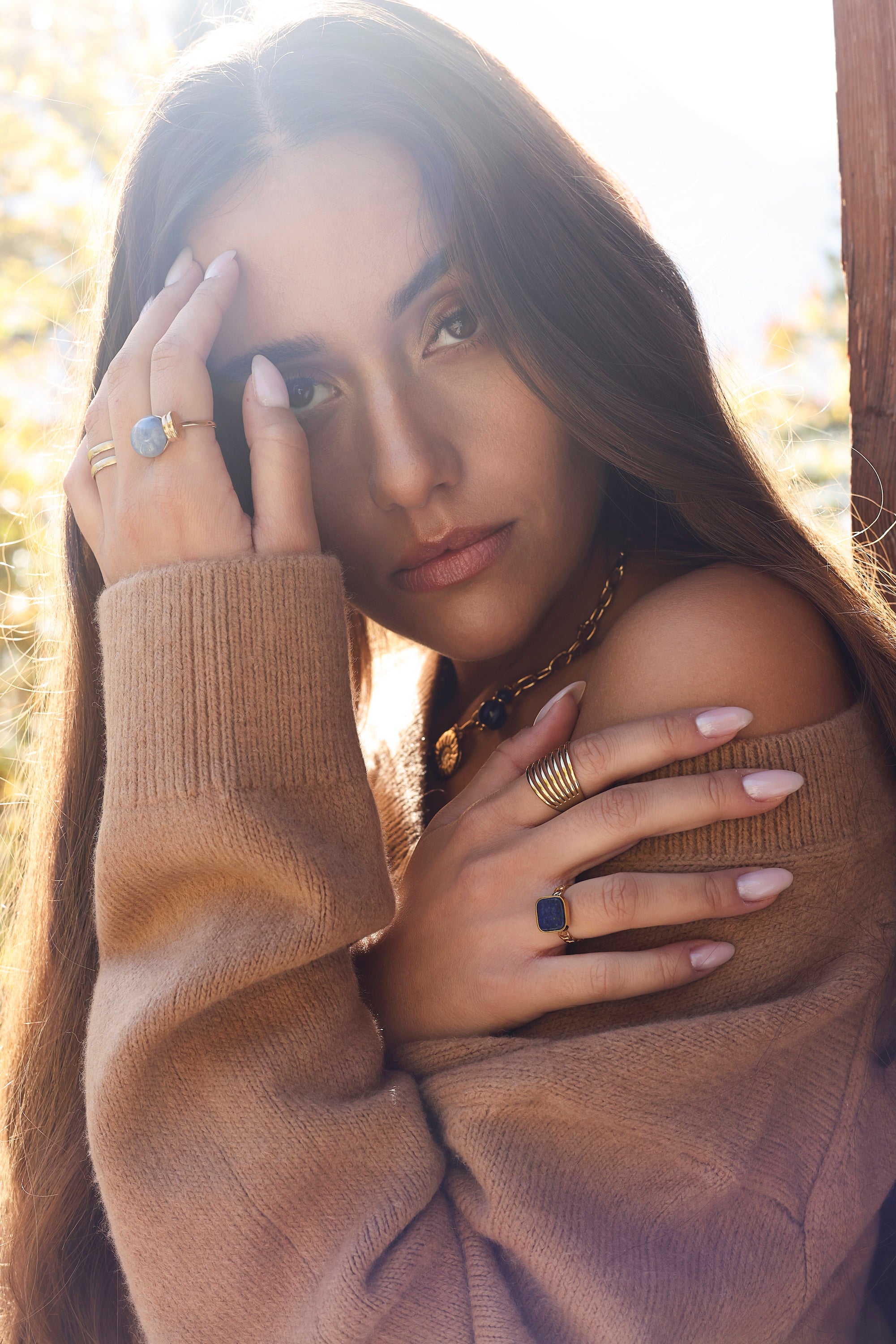 Bague ajustable dorée Dodi aventurine bleue ornée d'une pierre naturelle - Bijou porté