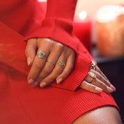Bague dorée Erika zircons et maille fine - Bijou porté