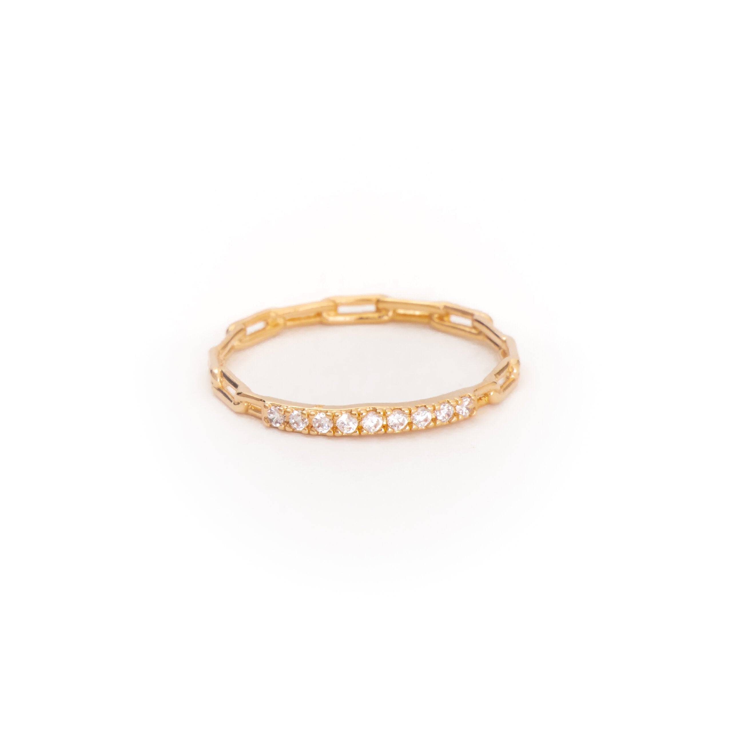 Bague dorée Erika zircons et maille fine - Bijou photographié sur fond blanc
