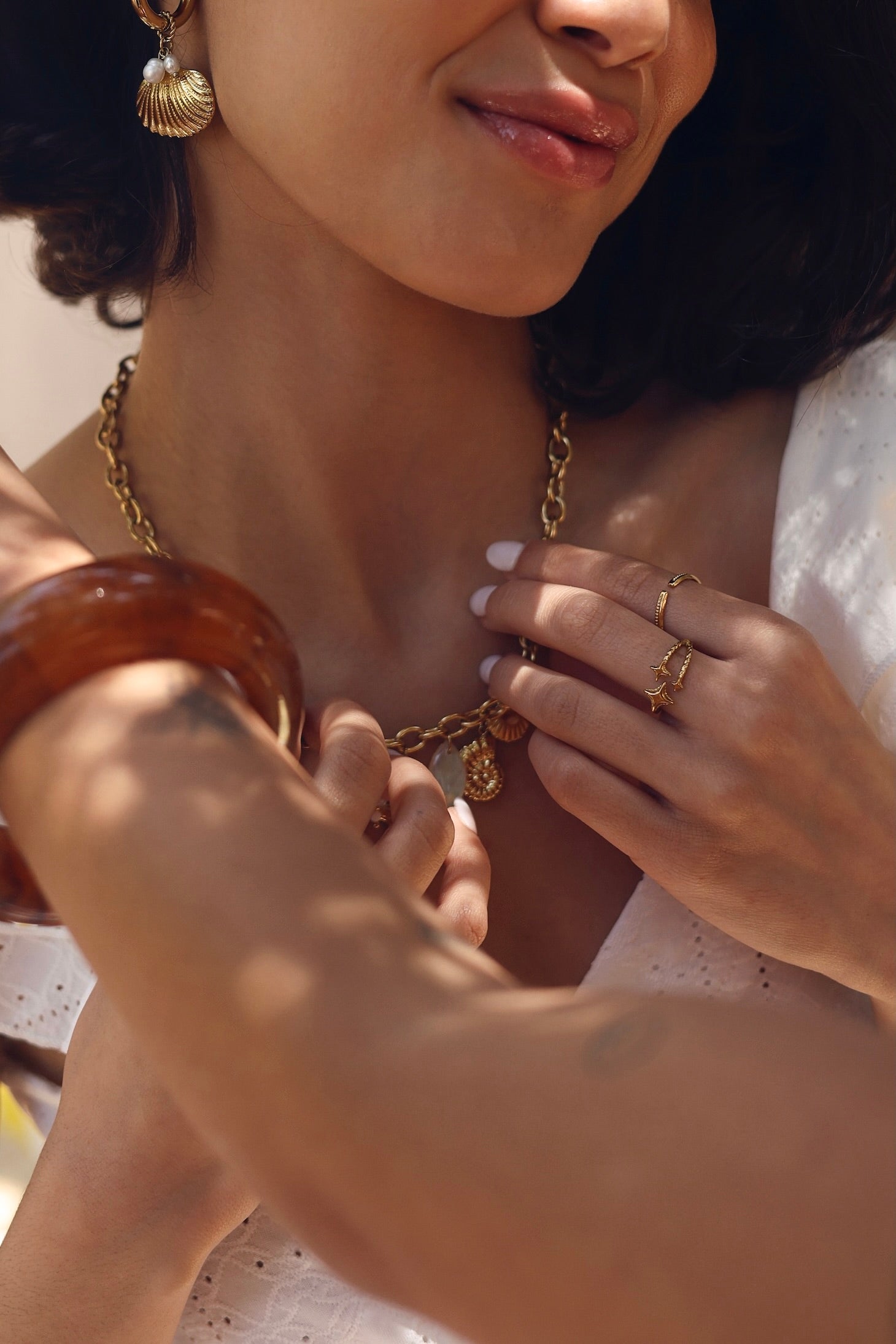 Bague dorée Fynn ajustable ornée d'étoiles - Bijou porté