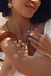 Bague dorée Fynn ajustable ornée d'étoiles - Bijou porté