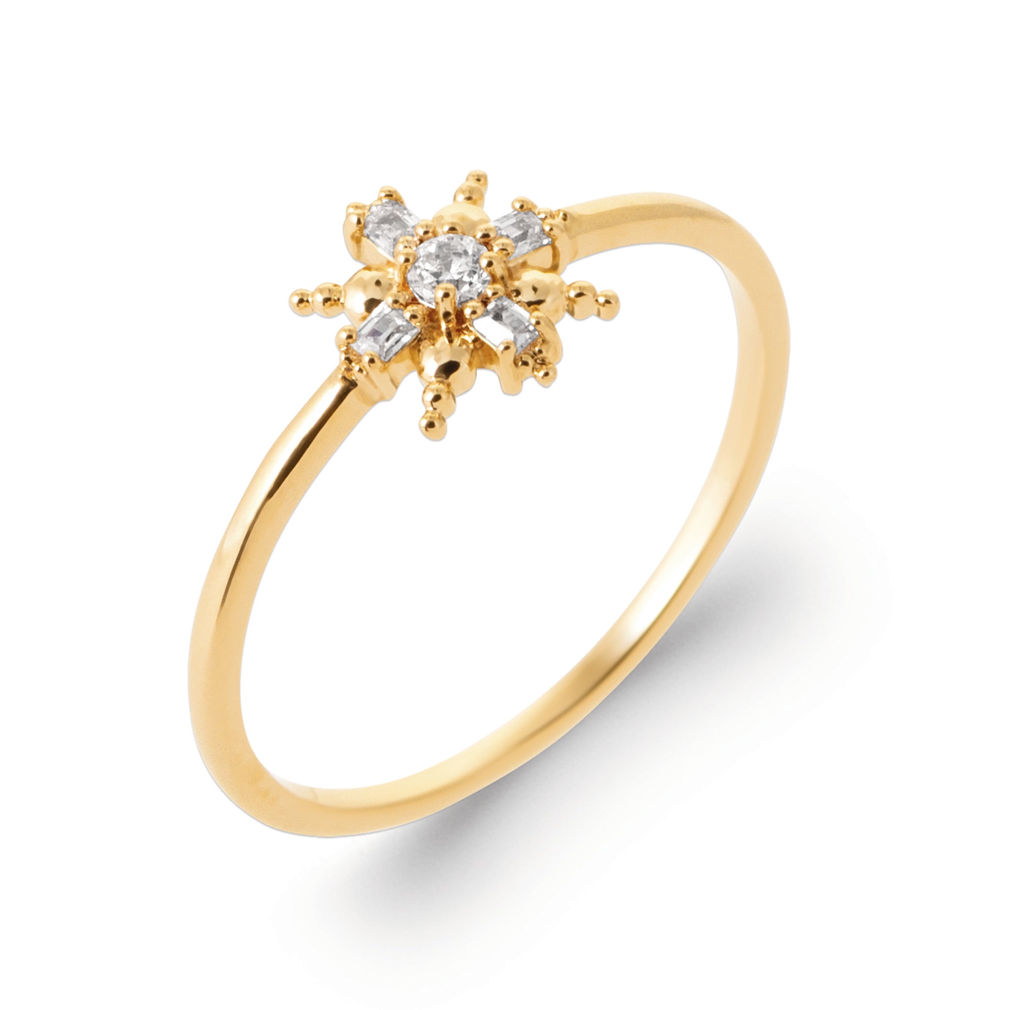 Bague dorée étoile zircons Karla - Bijou photographié sur fond blanc