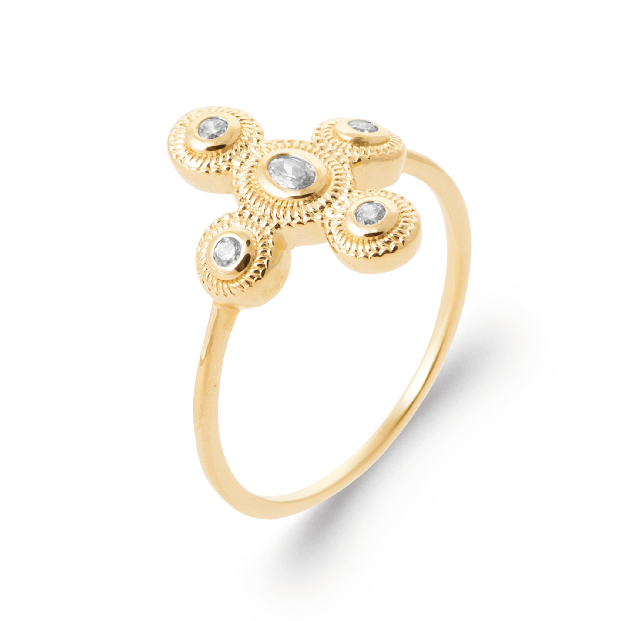 Bague dorée croix texturée avec zircons - Bijou photographié sur fond blanc