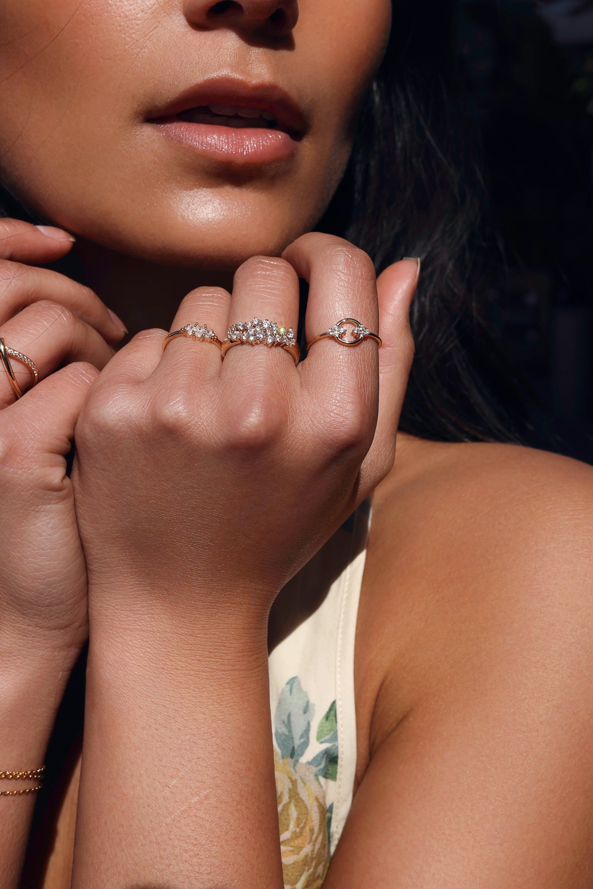 Bague dorée Mirella zircons - Bijou porté