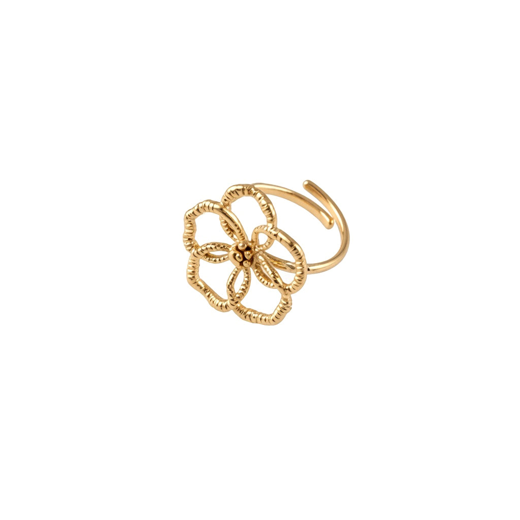 Bague dorée Oria ajustable ornée d'une fleur - Bijou sur fond blanc
