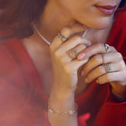 Bague dorée soleil Soledad - Bijou porté