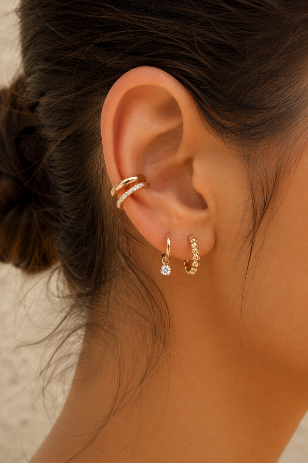 Bague d'oreille dorée Lili effet double sertie de zircons - Bijou porté