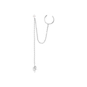 Boucle d'oreille Jang à l'unité en argent puce ornée d'un zircon avec chaîne pendante feuille et bague d'oreille - Bijou sur fond blanc