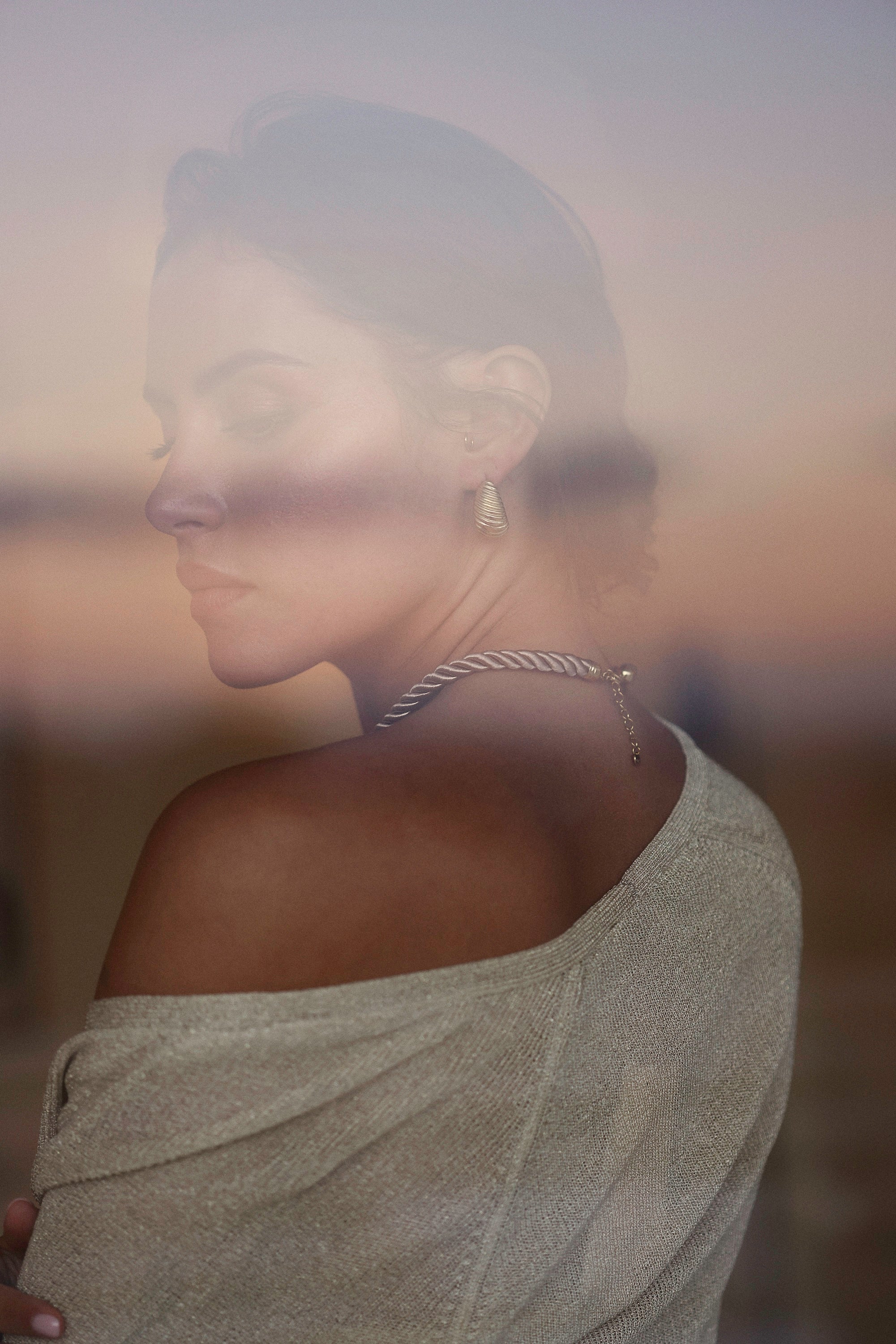 Boucles d'oreilles dorées Alissia - Bijou porté