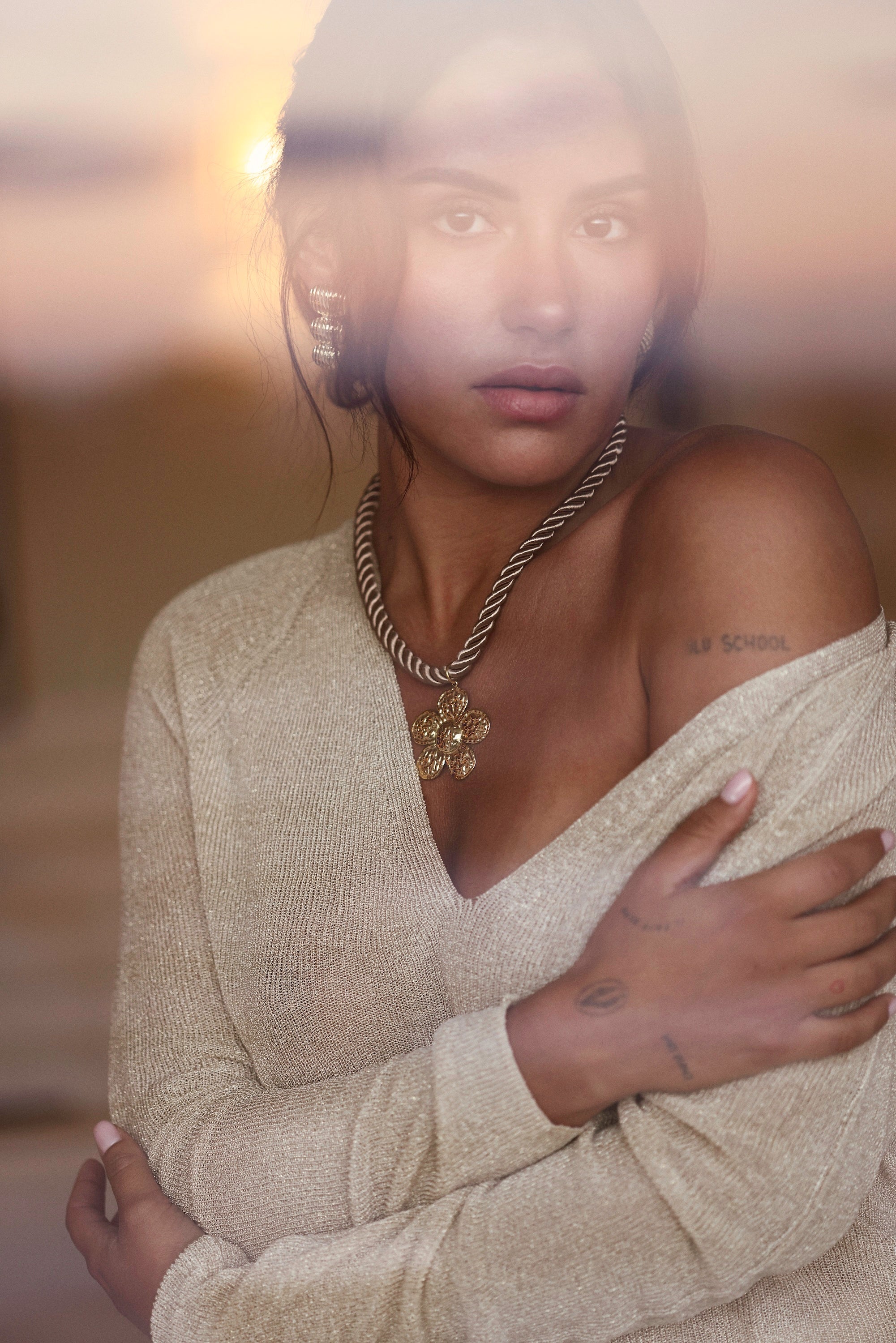 Boucles d'oreilles dorées Annalisa - Bijou porté