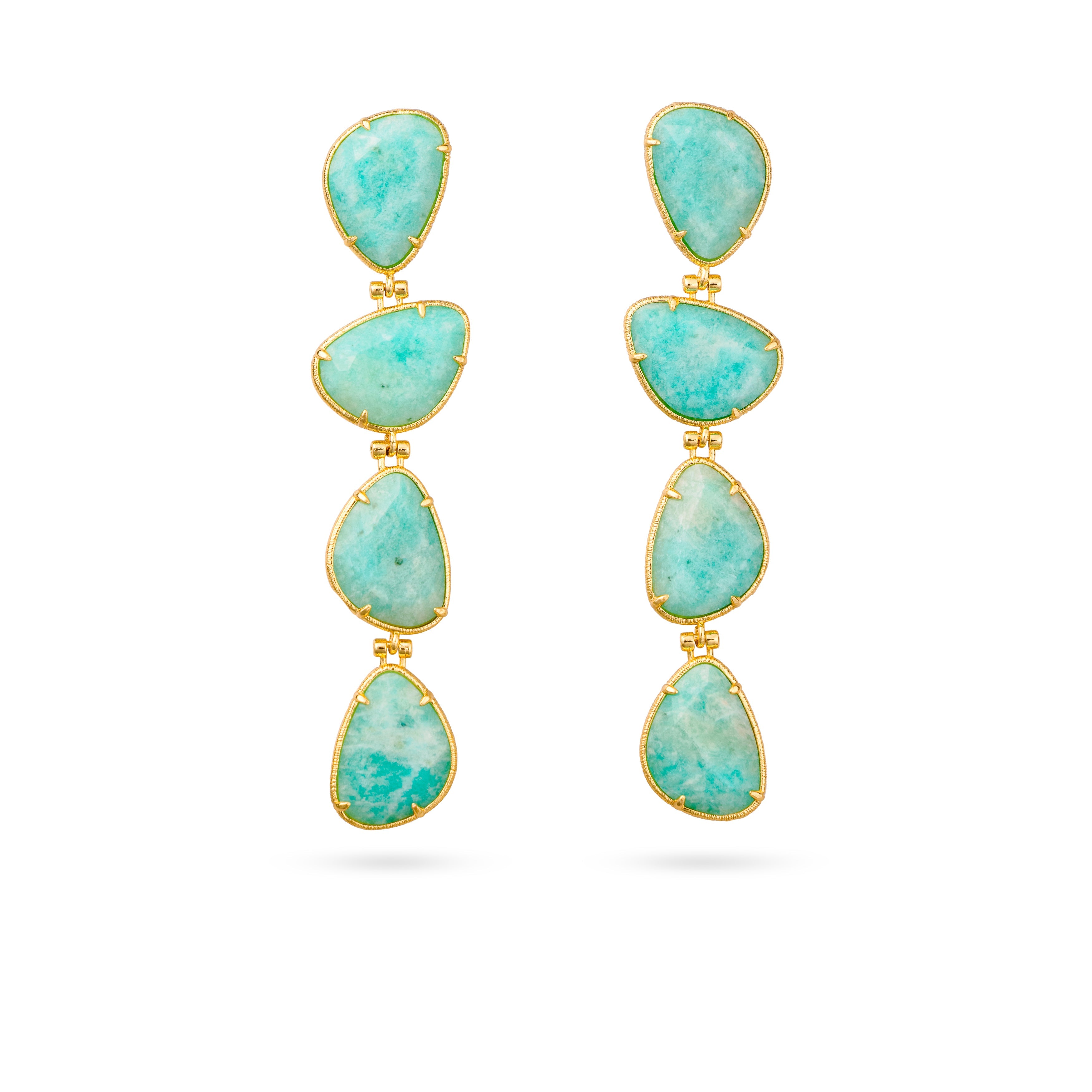 Boucles d'oreilles pendantes Daryna amazonite - Bijou photographié sur fond blanc