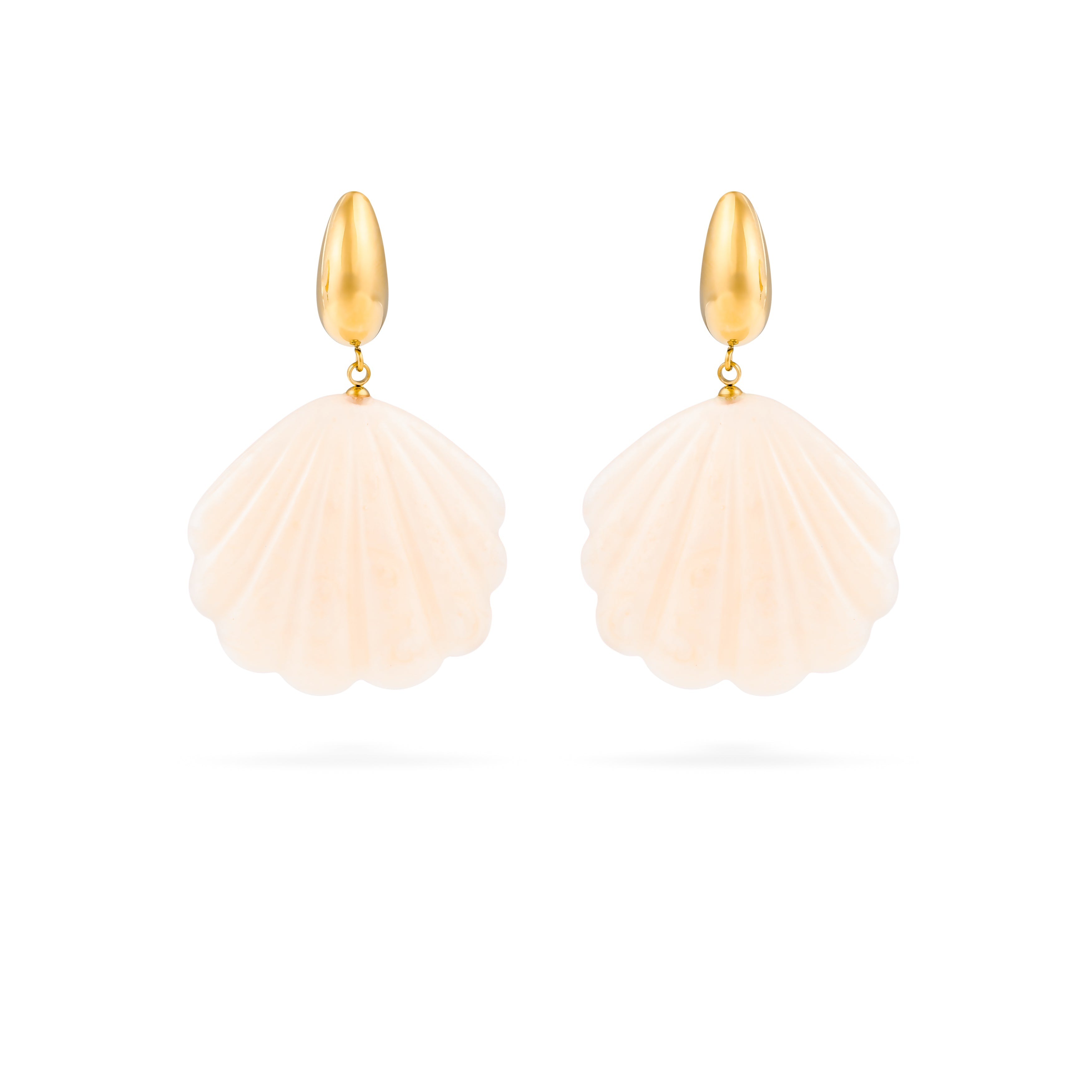 Boucles d'oreilles pendantes dorées Malu blanc acétate  - Bijou photographié sur fond blanc