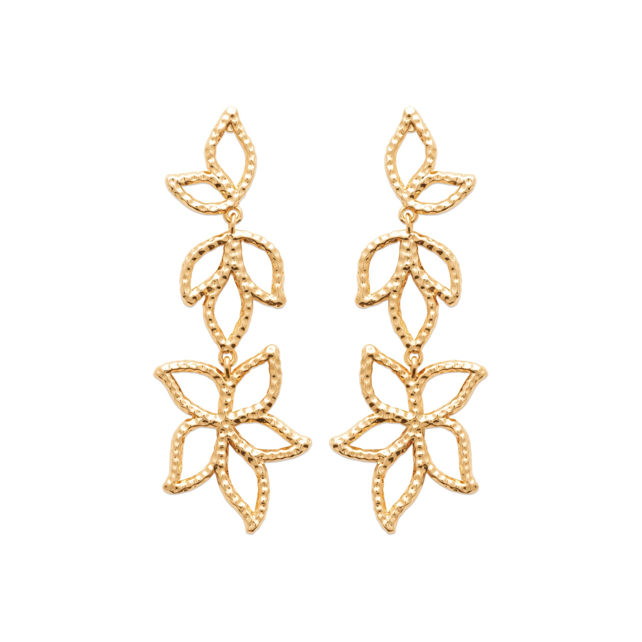 Boucles d'oreilles pendantes dorées Tavana fleurs - Bijou photographié sur fond blanc