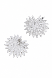 Boucles d’oreilles argentées Marylou motif feuilles texturées - Bijou sur fond blanc